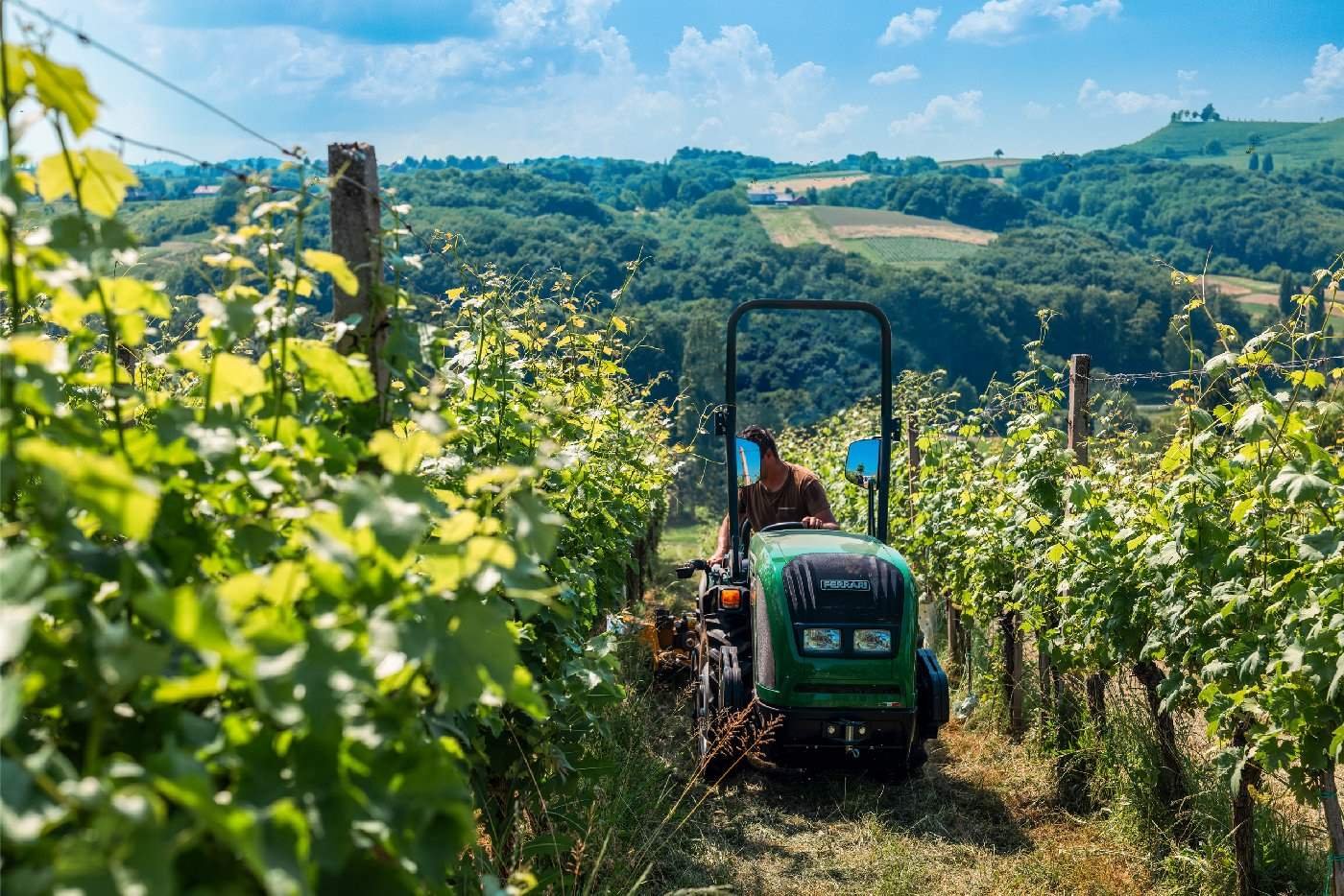 FERRARI Knicklenker-Traktor Cobram 60 AR Micro -Grundmaschine ohne Bereifung