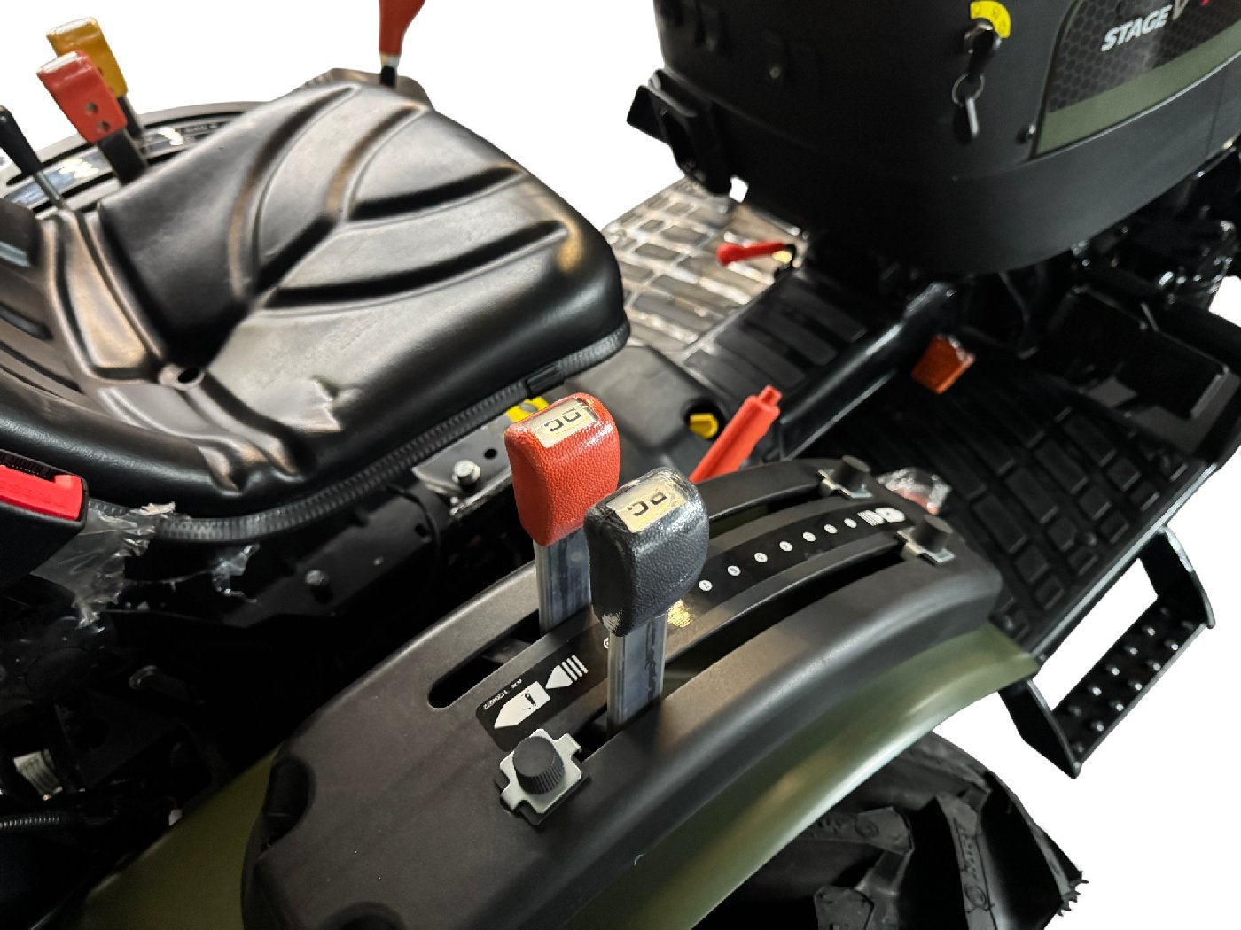 Startrac Allrad-Kleintraktor 22 Nato-Grün mit Ackerstollenbereifung