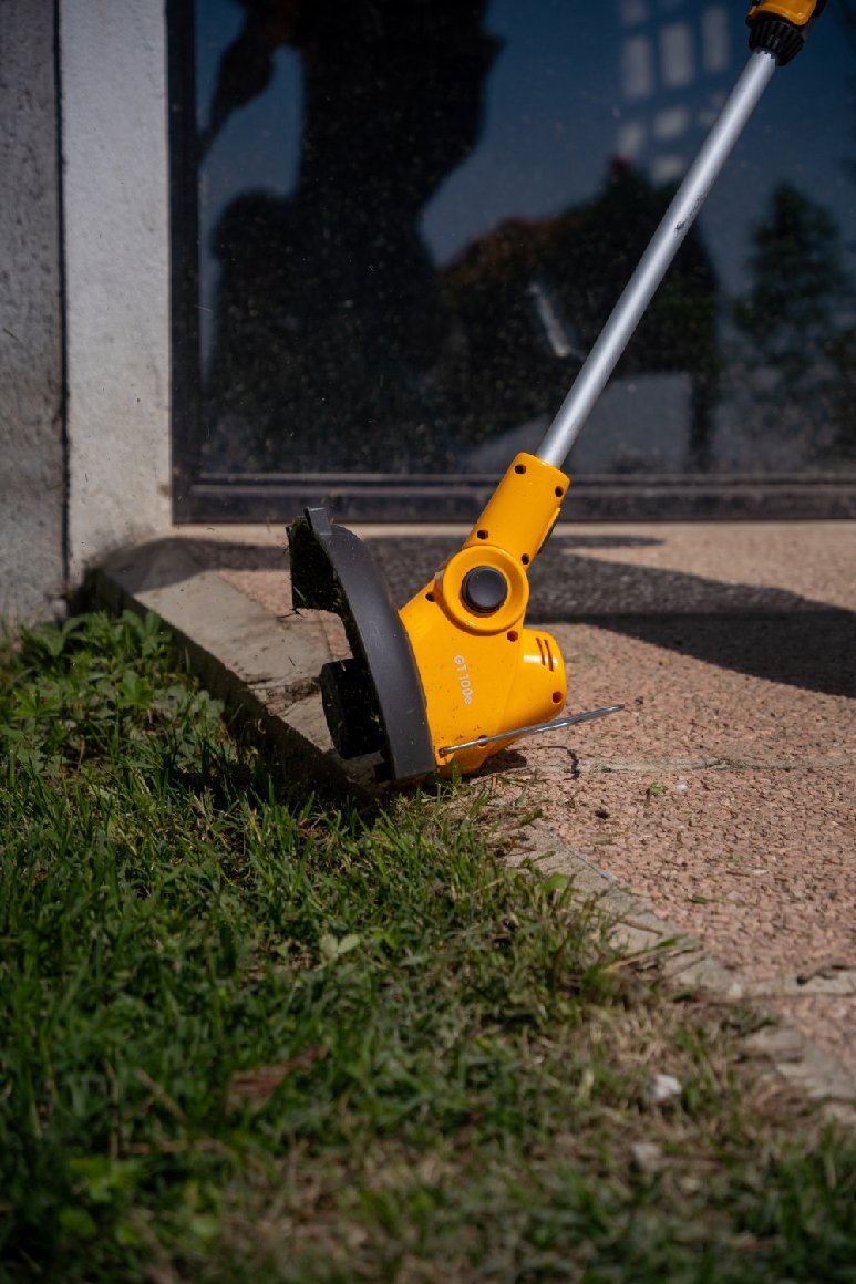 Stiga Akku-Rasenmäher Collector 136e Vorteils-Set mit Trimmer GT 100e - inkl 2x Akku 20v/2Ah und 2x LG C 215 M