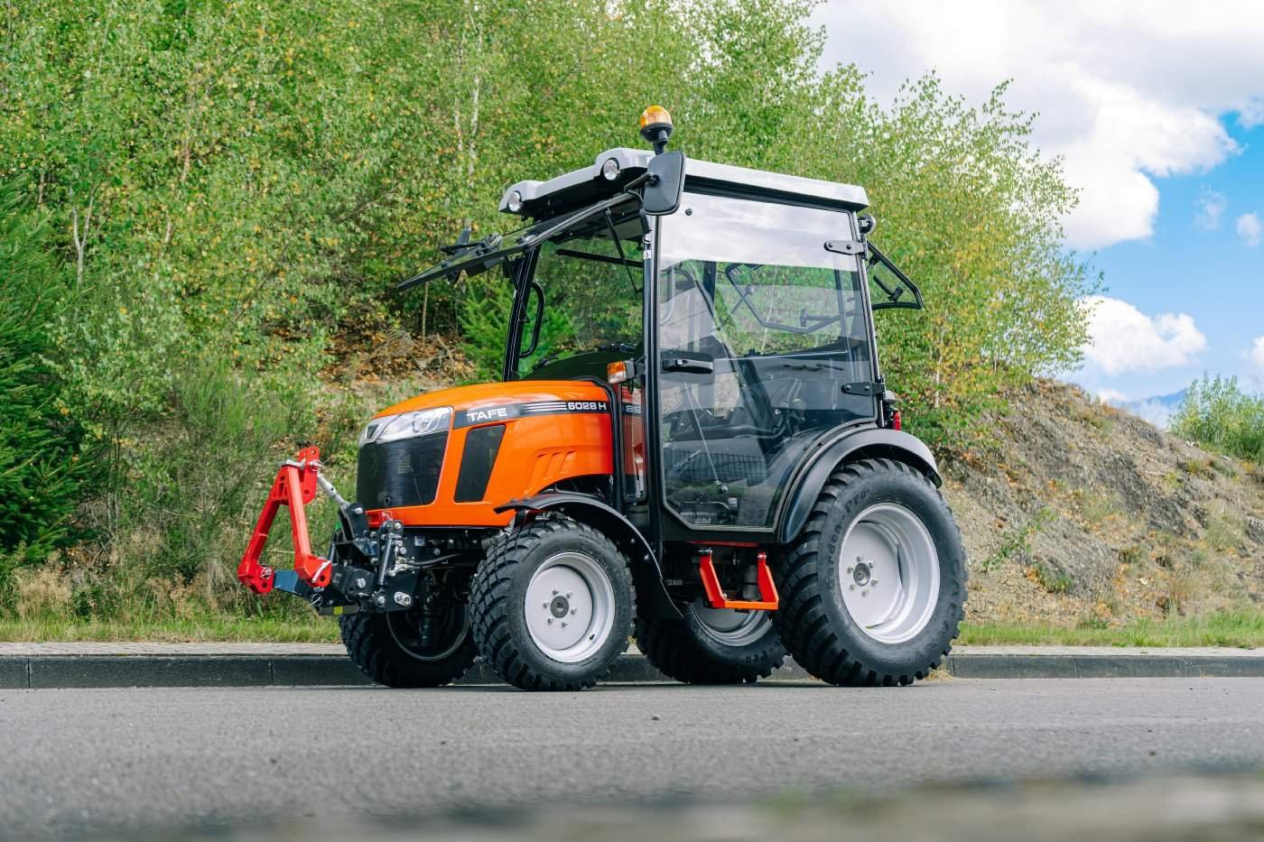 Tafe Allrad-Universalschlepper 6028H AS mit Winterpaket und AS-Bereifung