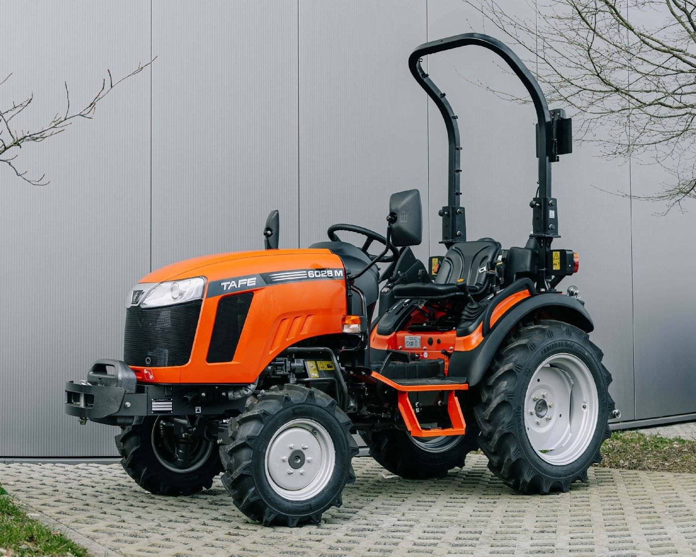 Tafe Allrad-Universalschlepper 6028M Grundmaschine mit AS-Bereifung