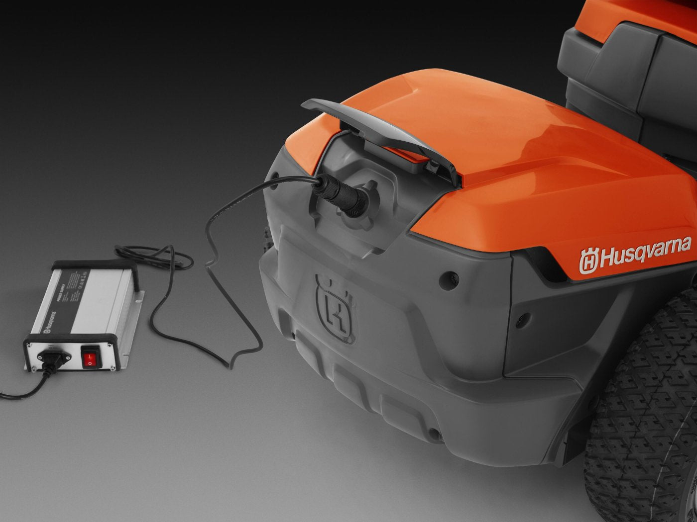 Husqvarna Akku-Frontmäher R 112iC inkl. Mähdeck Combi 85, Akku und Ladegerät – Bild 3