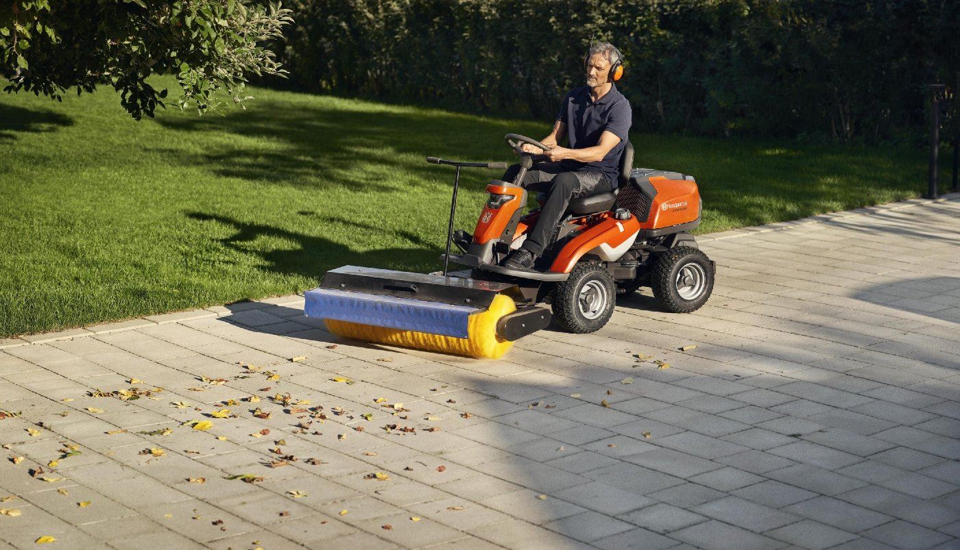 Husqvarna_R_316TsX_AWD_Detail_36079_6017acff-7e43-4534-b6aa-d3b83df0300b-2.jpg