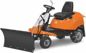 STIHL Aufsitzmäher RT 4082 Winterpaket mit Schneeschild und Schneeketten